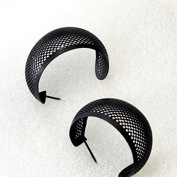 Lightweight Black Earrings - Picture 4 of 9